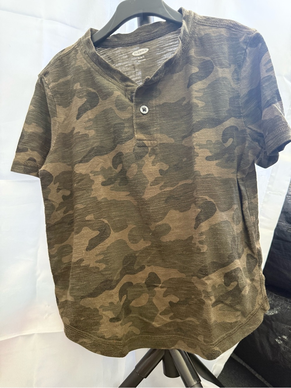 👦 4 for $10 Old Navy Boy’s Camo Short Sleeve Henley Shirt - Olive Camo